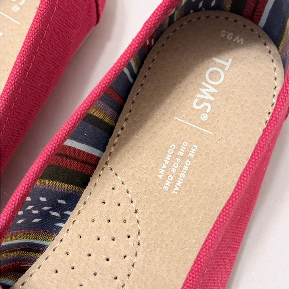 TOMS Women's Classic Red Canvas Flats - Picture 2 of 6
